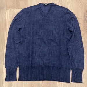 100% Cashmere John Varvatos sweater. Size small. Super soft in great condition.
